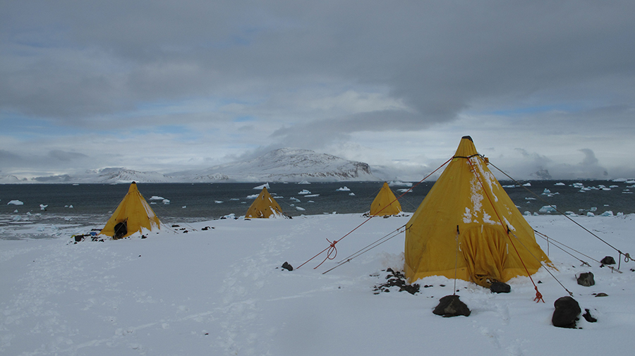 Vega camp buried by snow (Clarke)alt